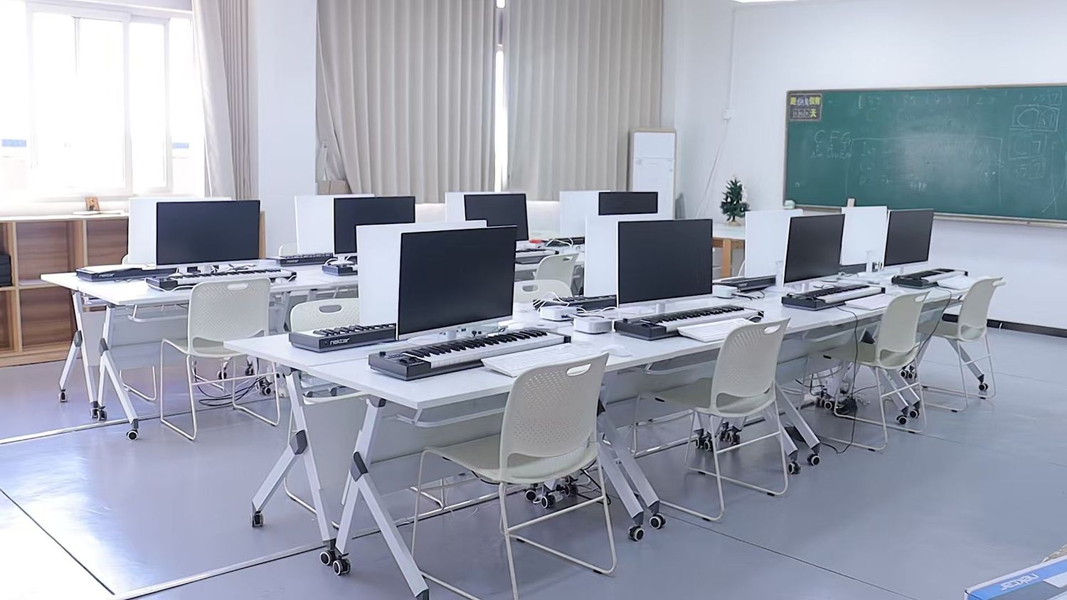 A computer lab at Boya, used for the online Yonsei Korean Language Institute courses